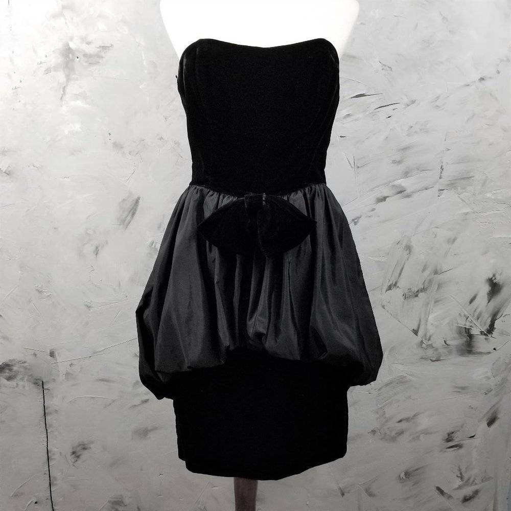 DIAMOND'S  RUN Vintage 80's Black Velvet Gown